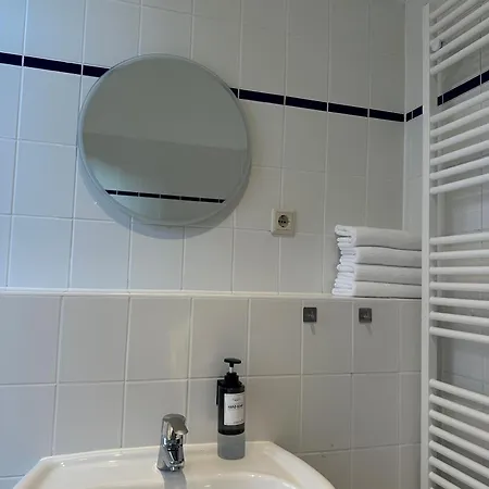 Charmanter Altbau דירה